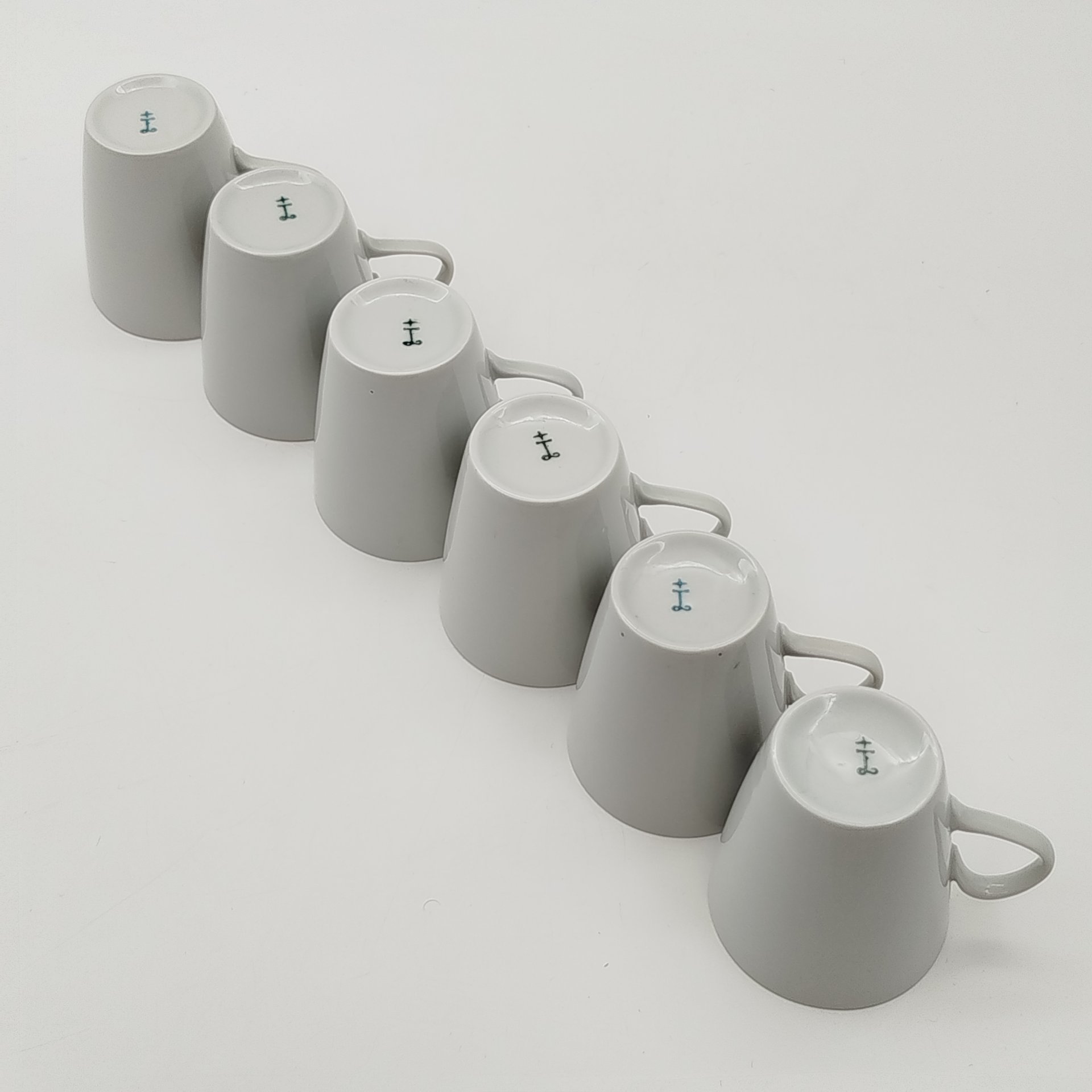 Набор чашек на 6 персон с изображением чешского замка "Рожмитал под Тршемшинем" (Rožmitál pod Třemšínem), фарфор, деколь, Lichte Porzellan (Лихте), Германия, 1980-1990 гг.