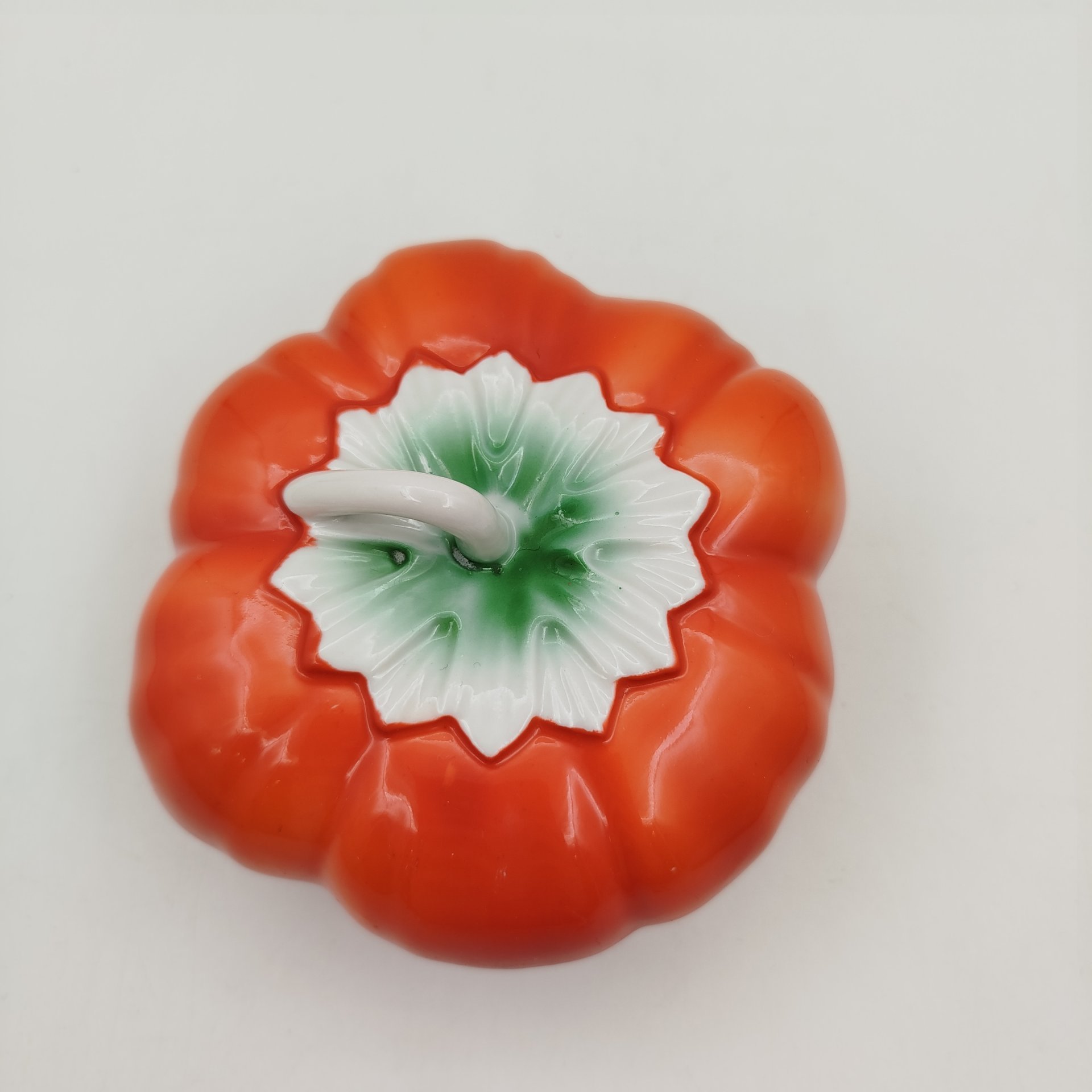 Маслёнка "Помидор", фарфор, крытьё, аэрография, Дмитровский фарфоровый завод (ДФЗ Вербилки), СССР, 1954-1965 гг., Дмитровский фарфоровый завод (ДФЗ Вербилки)