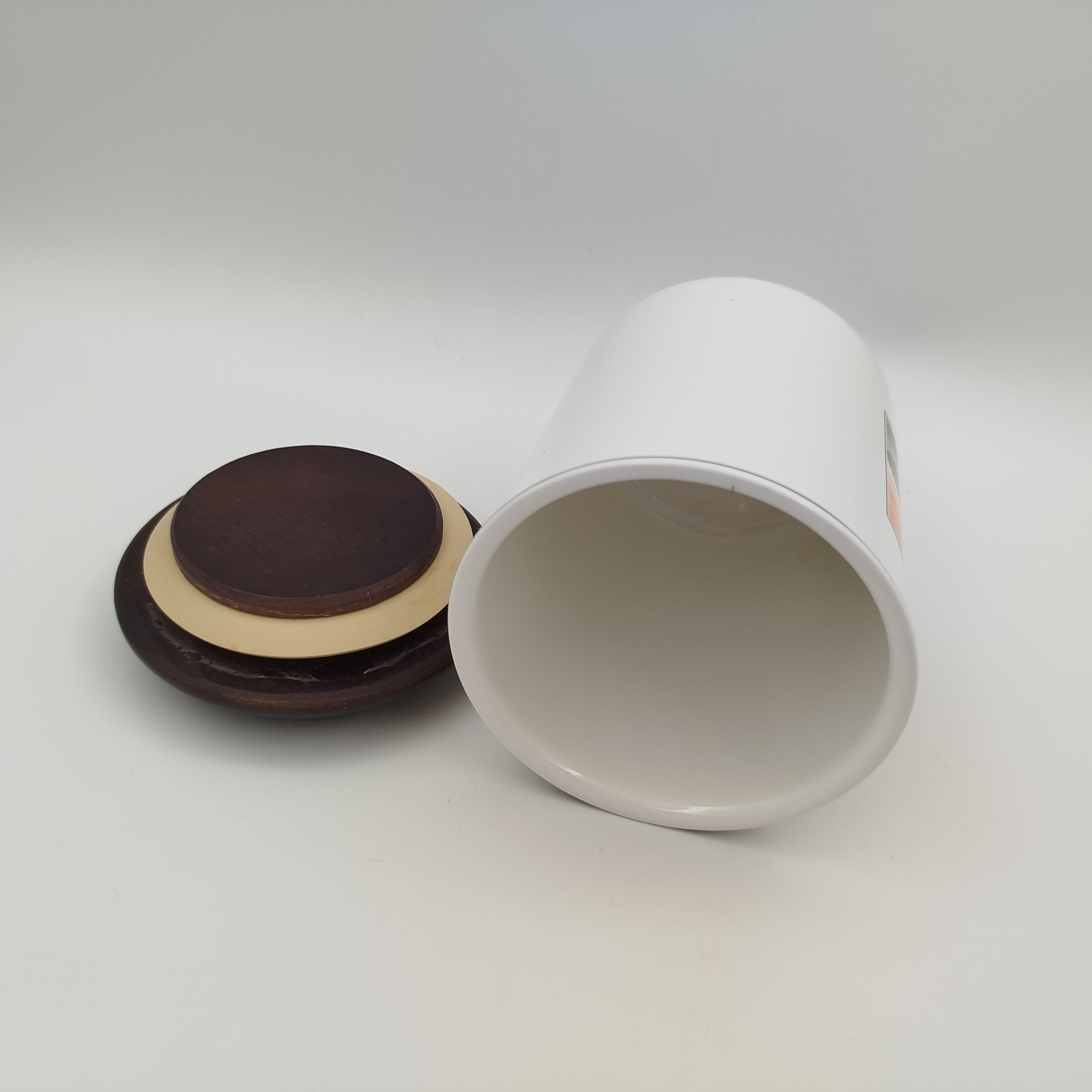 Банка для сыпучих продуктов (для чая, специй), серия "Design Naif", автор Жерар Лаплау (Gérard Laplau), фарфор, деколь, дерево (крышка), Villeroy & Boch, Villeroy & Boch