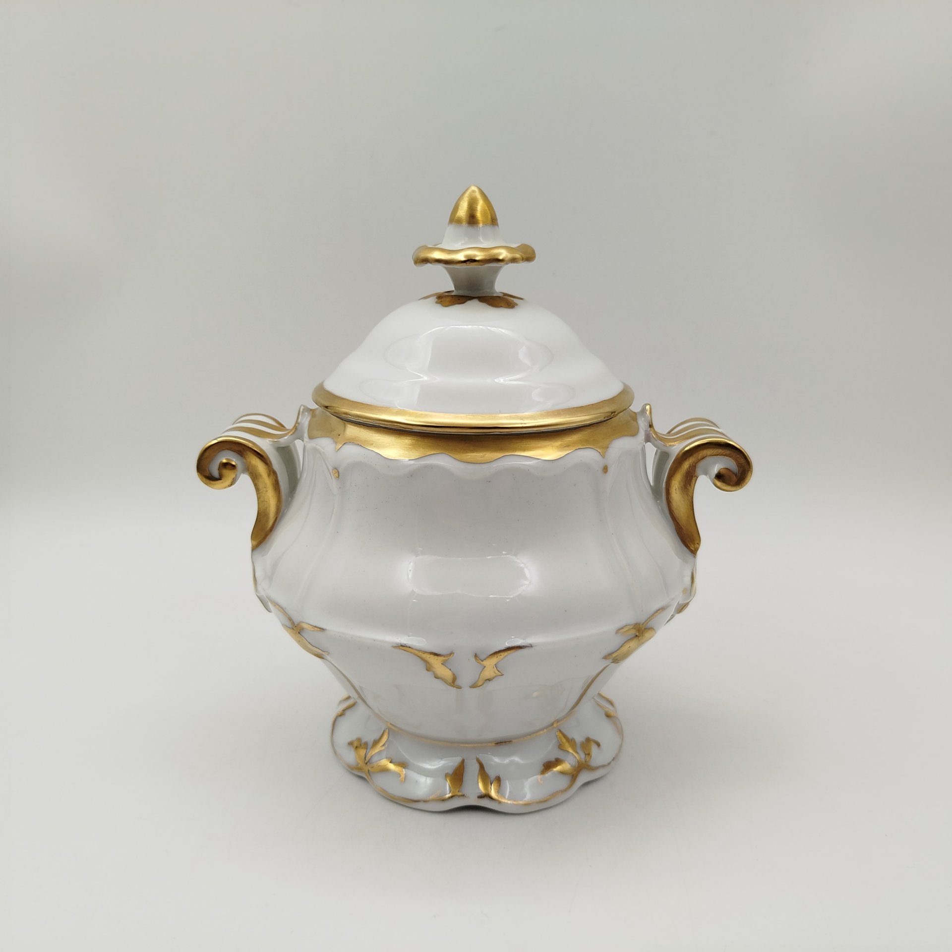 Сахарница (бонбоньерка), фарфор, золочение, Западная Европа, 1930-1960 гг.