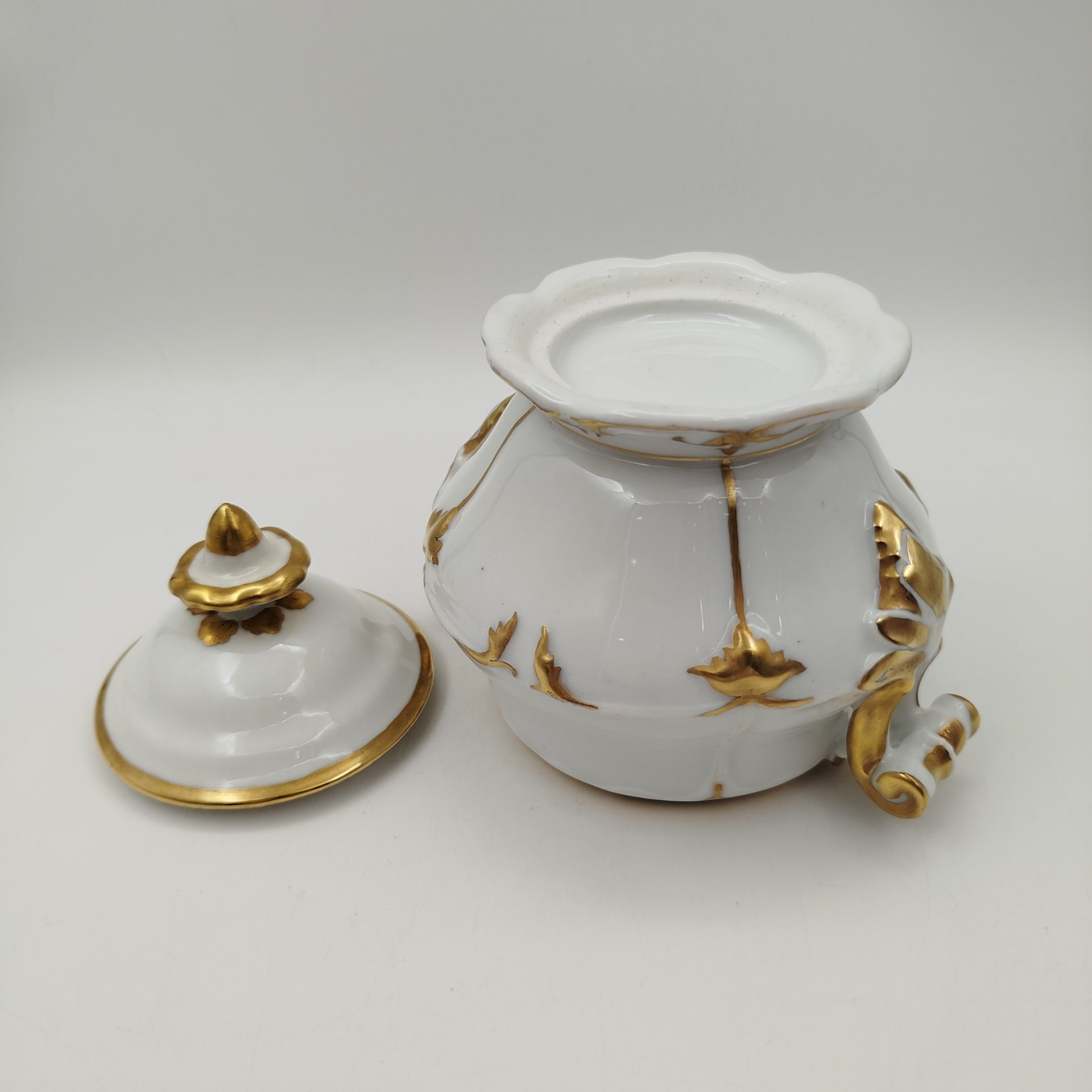 Сахарница (бонбоньерка), фарфор, золочение, Западная Европа, 1930-1960 гг.