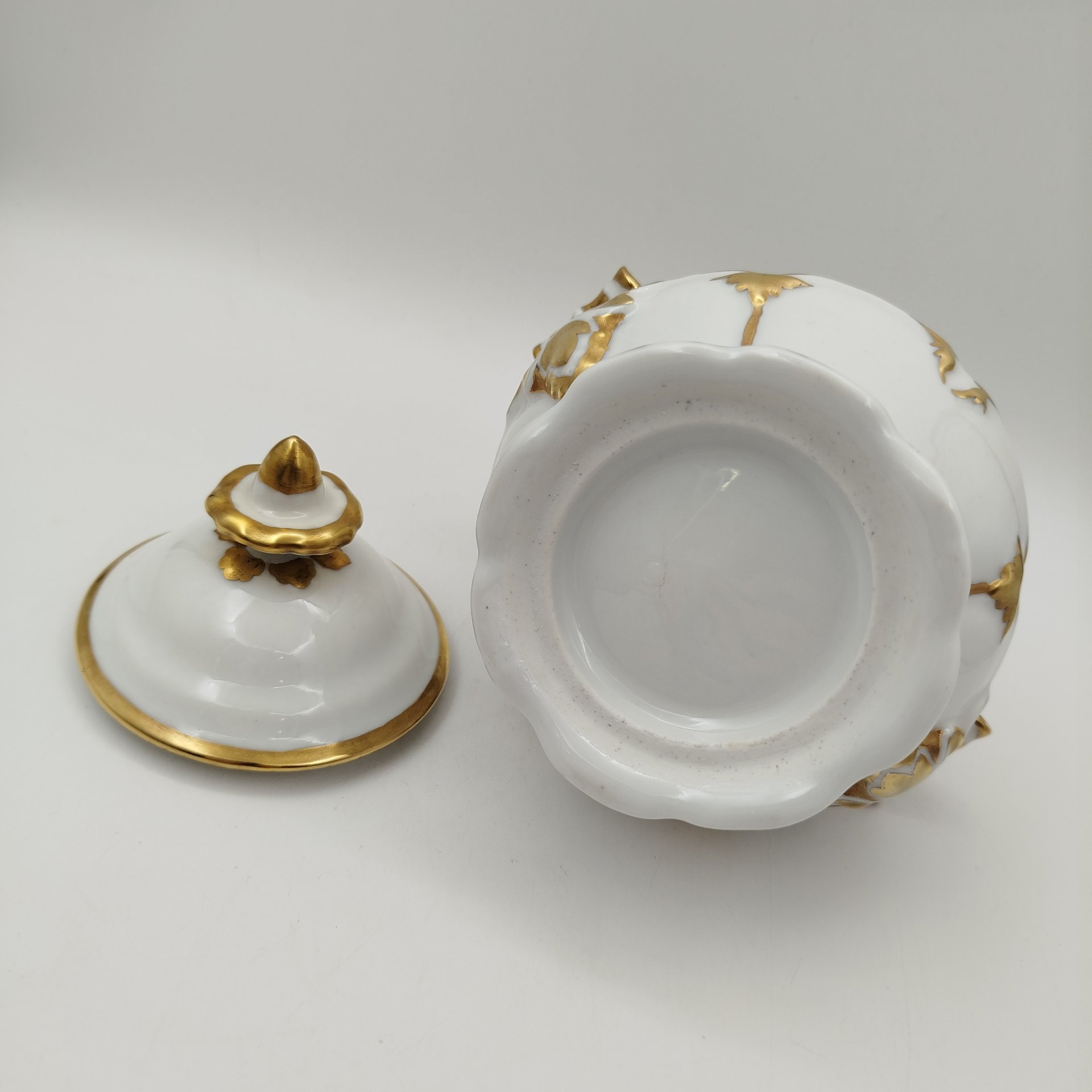 Сахарница (бонбоньерка), фарфор, золочение, Западная Европа, 1930-1960 гг.