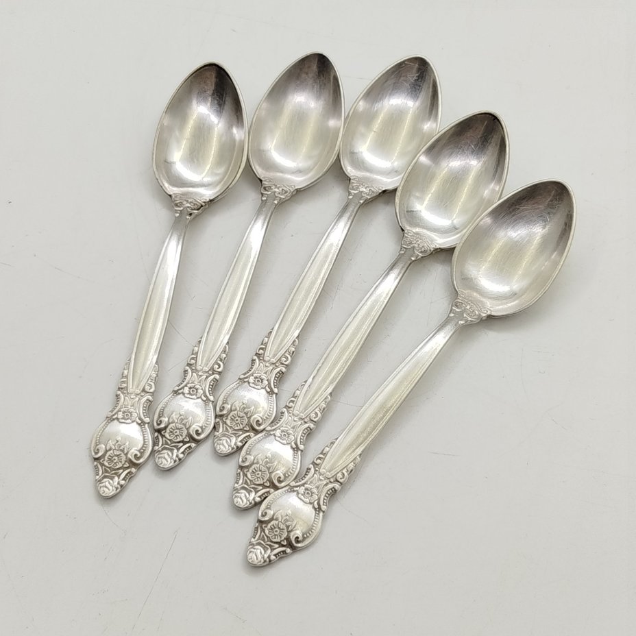 Набор из пяти кофейных ложек с цветочным декором, мНЦ (медь-никель-цинк), Кольчугинский завод цветных металлов, СССР, 1960-1990 гг.