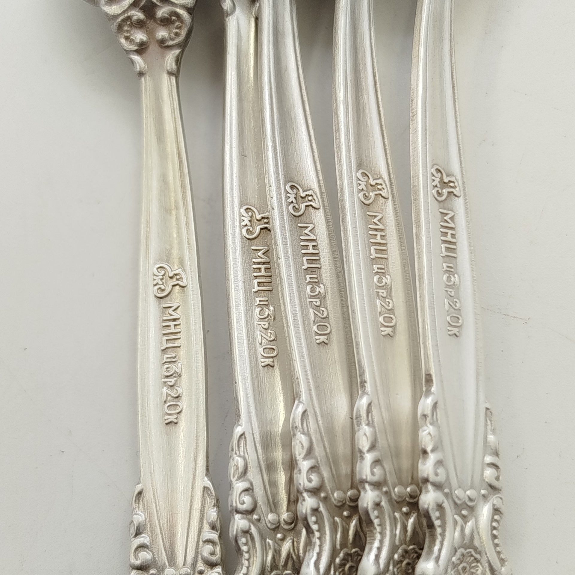 Набор из пяти кофейных ложек с цветочным декором, мНЦ (медь-никель-цинк), Кольчугинский завод цветных металлов, СССР, 1960-1990 гг.