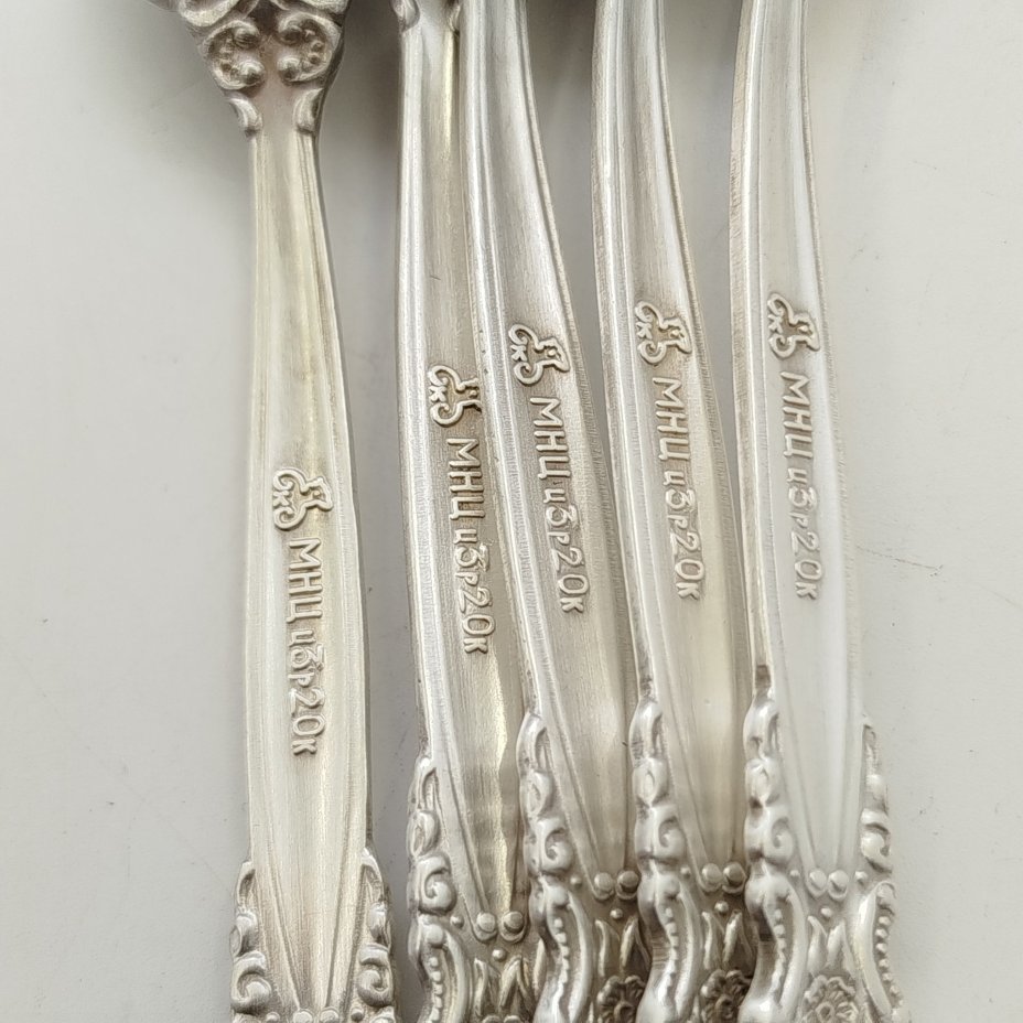 Набор из пяти кофейных ложек с цветочным декором, мНЦ (медь-никель-цинк), Кольчугинский завод цветных металлов, СССР, 1960-1990 гг.