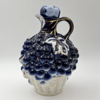 Штоф "Виноград" с фигурным туловом (пробка в подборе от штофа "Вишня"), фарфор, кобальт, золочение, Ленинградский фарфоровый завод (ЛФЗ), СССР, 1960-1970 гг.