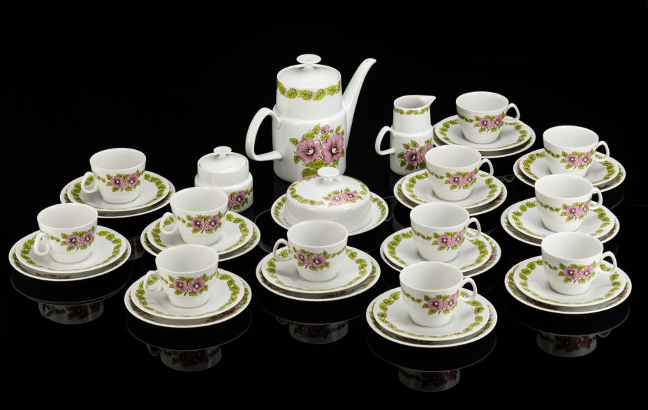 Сервиз чайный с цветочным декором на 12 персон (40 предметов)