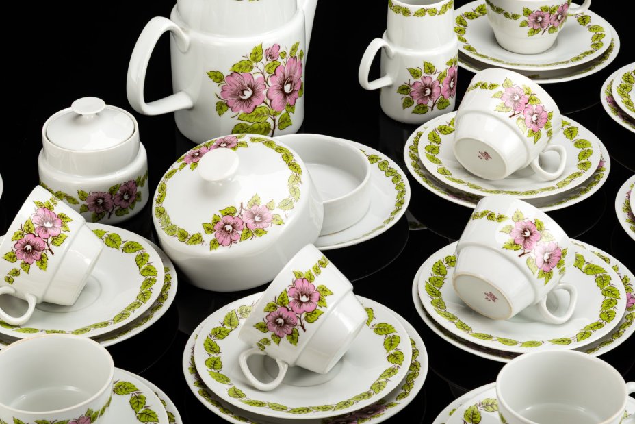 Сервиз чайный с цветочным декором на 12 персон (40 предметов)