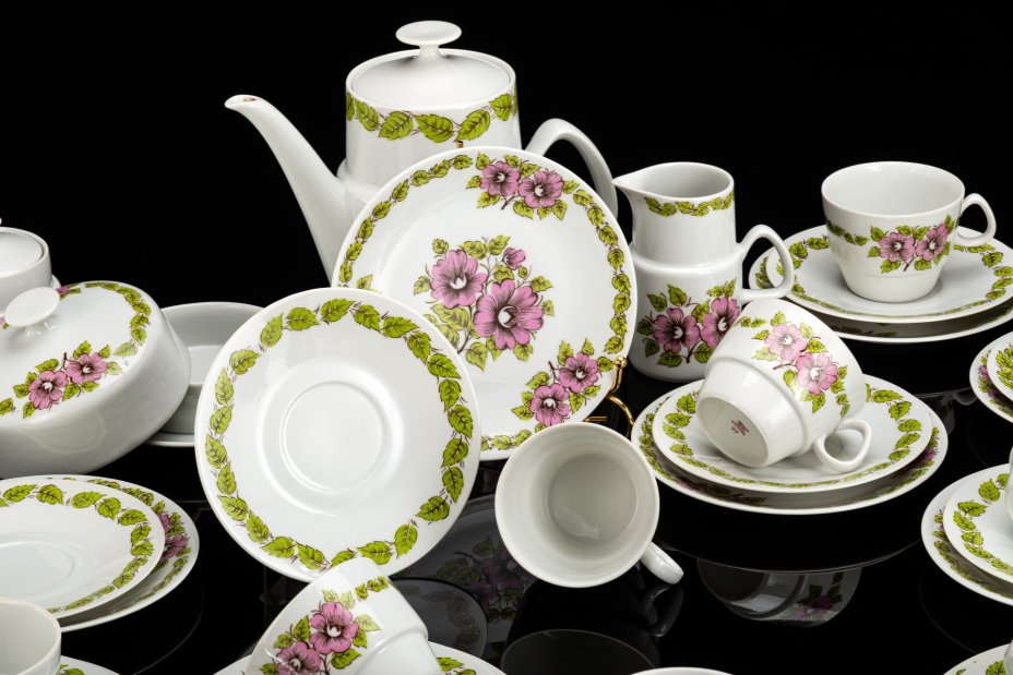 Сервиз чайный с цветочным декором на 12 персон (40 предметов)
