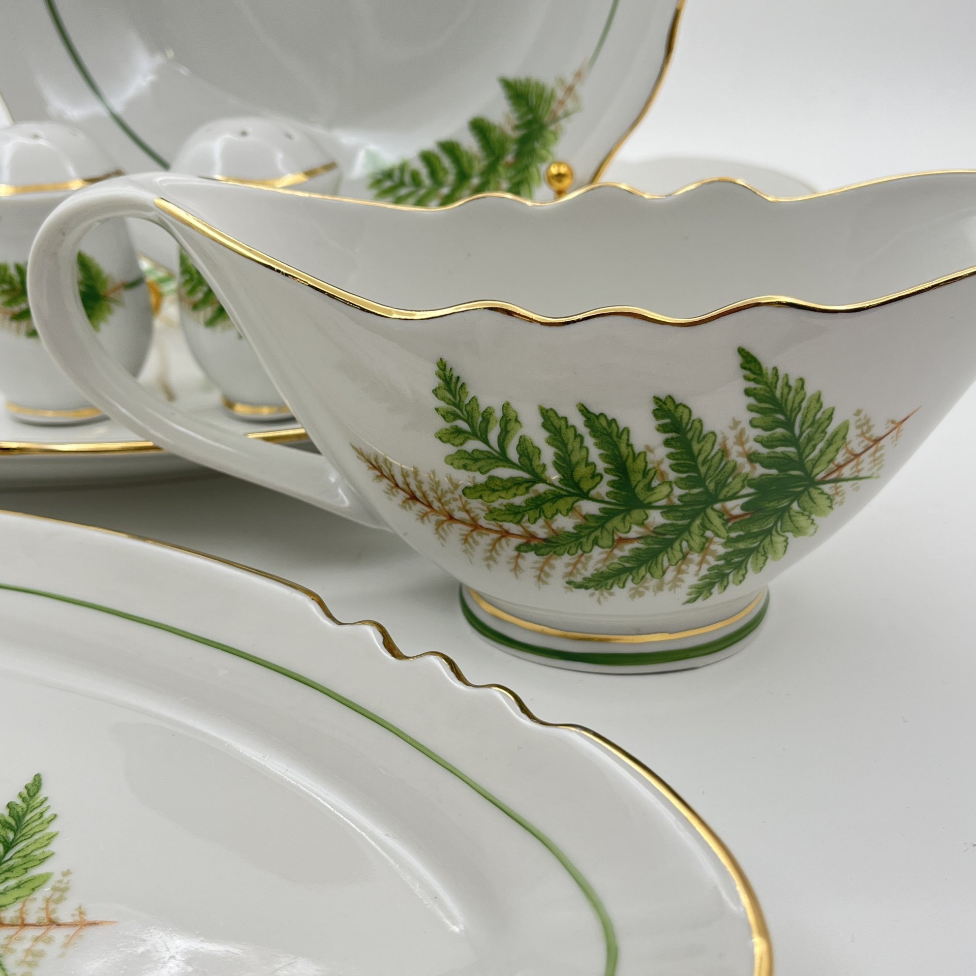 Набор сервировочный "Папоротники" (6 предметов), фасон "Гранёный", фарфор, деколь, золочение, Дулевский фарфоровый завод (Дулёво), Россия, 2006 г.