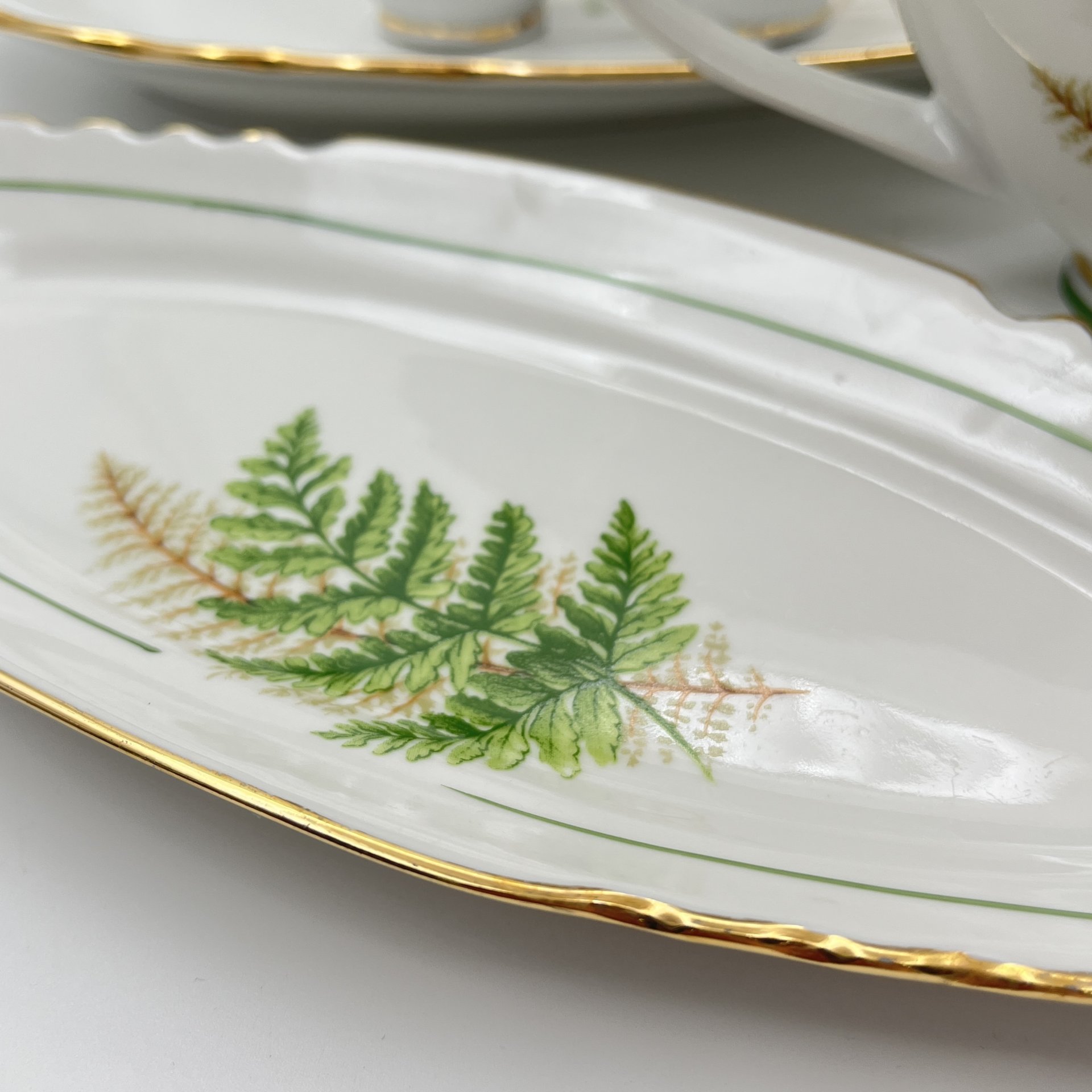 Набор сервировочный "Папоротники" (6 предметов), фасон "Гранёный", фарфор, деколь, золочение, Дулевский фарфоровый завод (Дулёво), Россия, 2006 г.