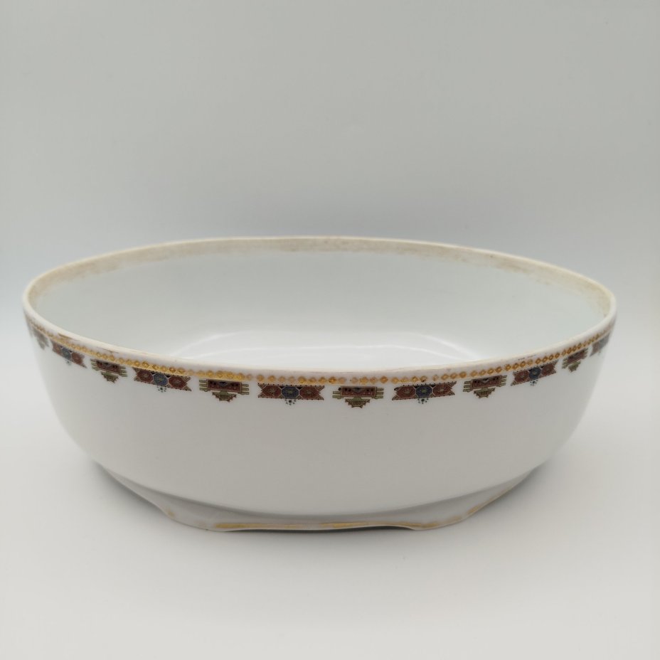 Террина с орнаментальным декором (без крышки), фарфор, деколь, золочение, Товарищество М.С. Кузнецова, Российская империя, 1880-1917 гг.