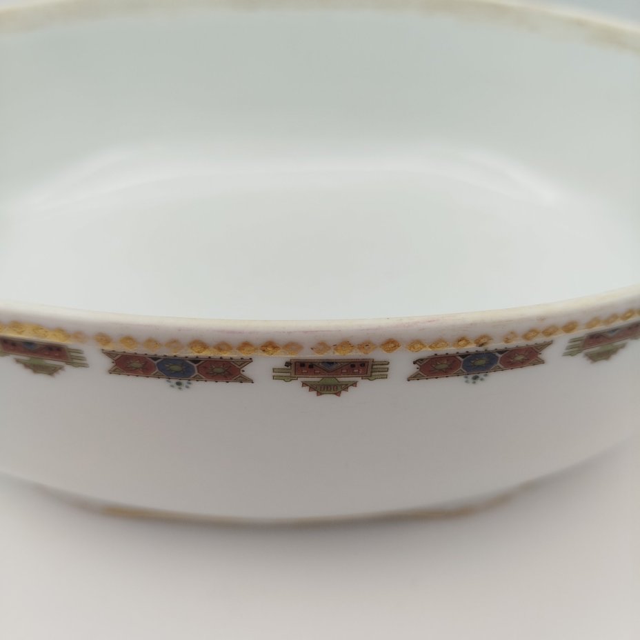 Террина с орнаментальным декором (без крышки), фарфор, деколь, золочение, Товарищество М.С. Кузнецова, Российская империя, 1880-1917 гг.