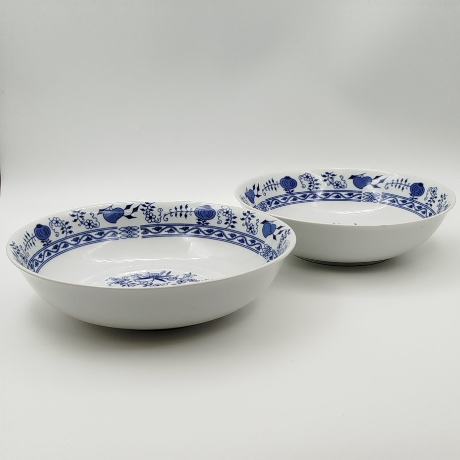 Пара глубоких блюд "Луковый узор" (одно со сколом), "Bohemia inglazed"