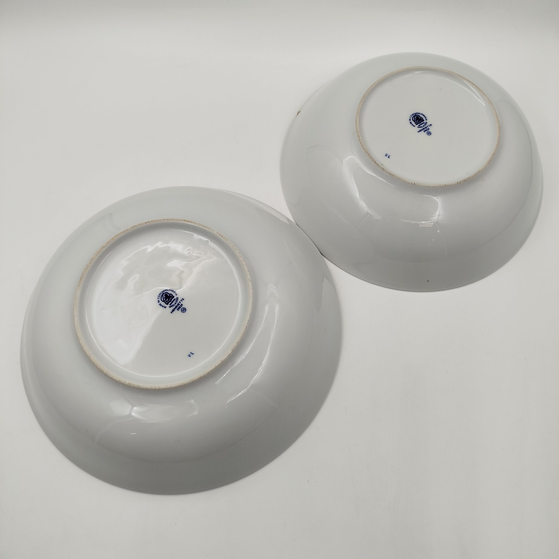 Пара глубоких блюд "Луковый узор" (одно со сколом), "Bohemia inglazed", фарфор, деколь, Чехословакия, 1970-1990 гг.