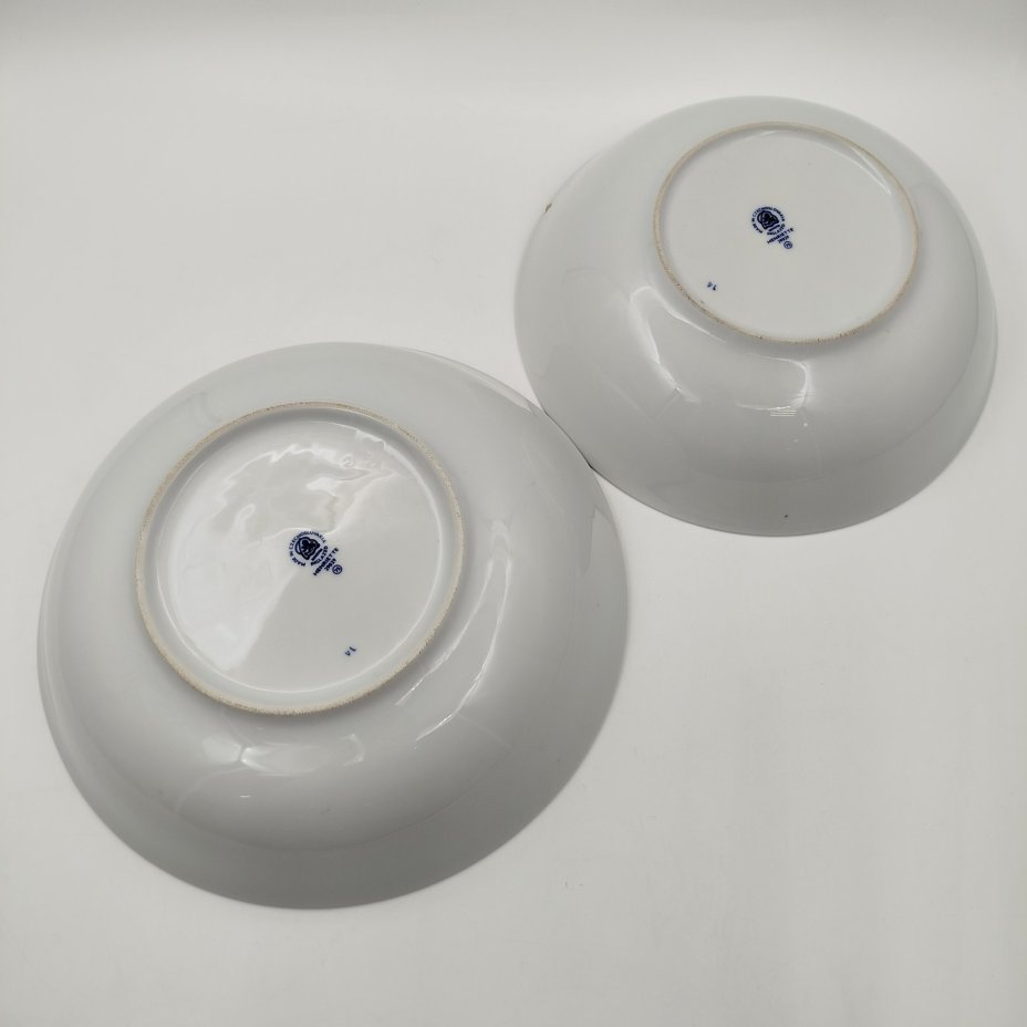 Пара глубоких блюд "Луковый узор" (одно со сколом), "Bohemia inglazed"