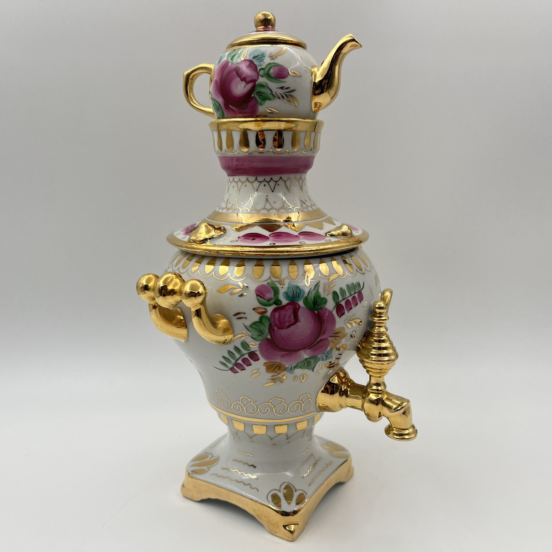 Статуэтка "Самовар с заварочным чайником", фарфор, роспись, золочение, Объединение «Гжель», СССР, 1972-1985 гг.