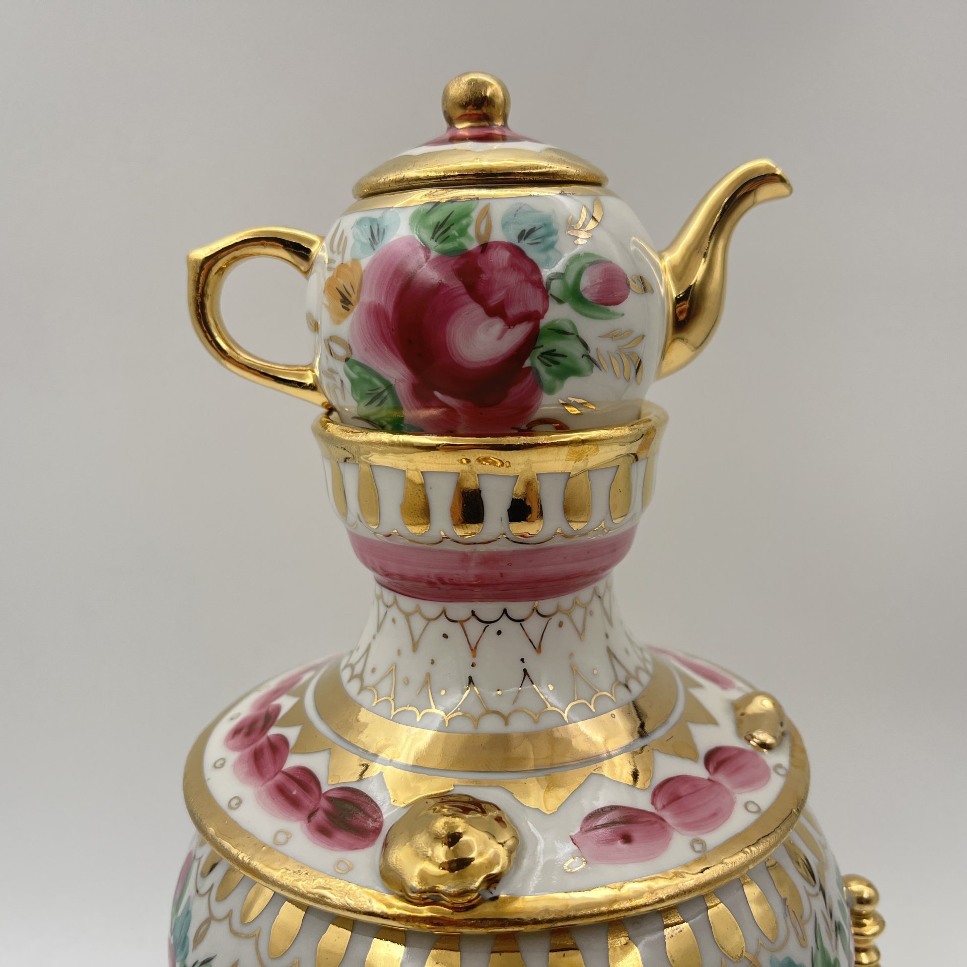 Статуэтка "Самовар с заварочным чайником", фарфор, роспись, золочение, Объединение «Гжель», СССР, 1972-1985 гг.