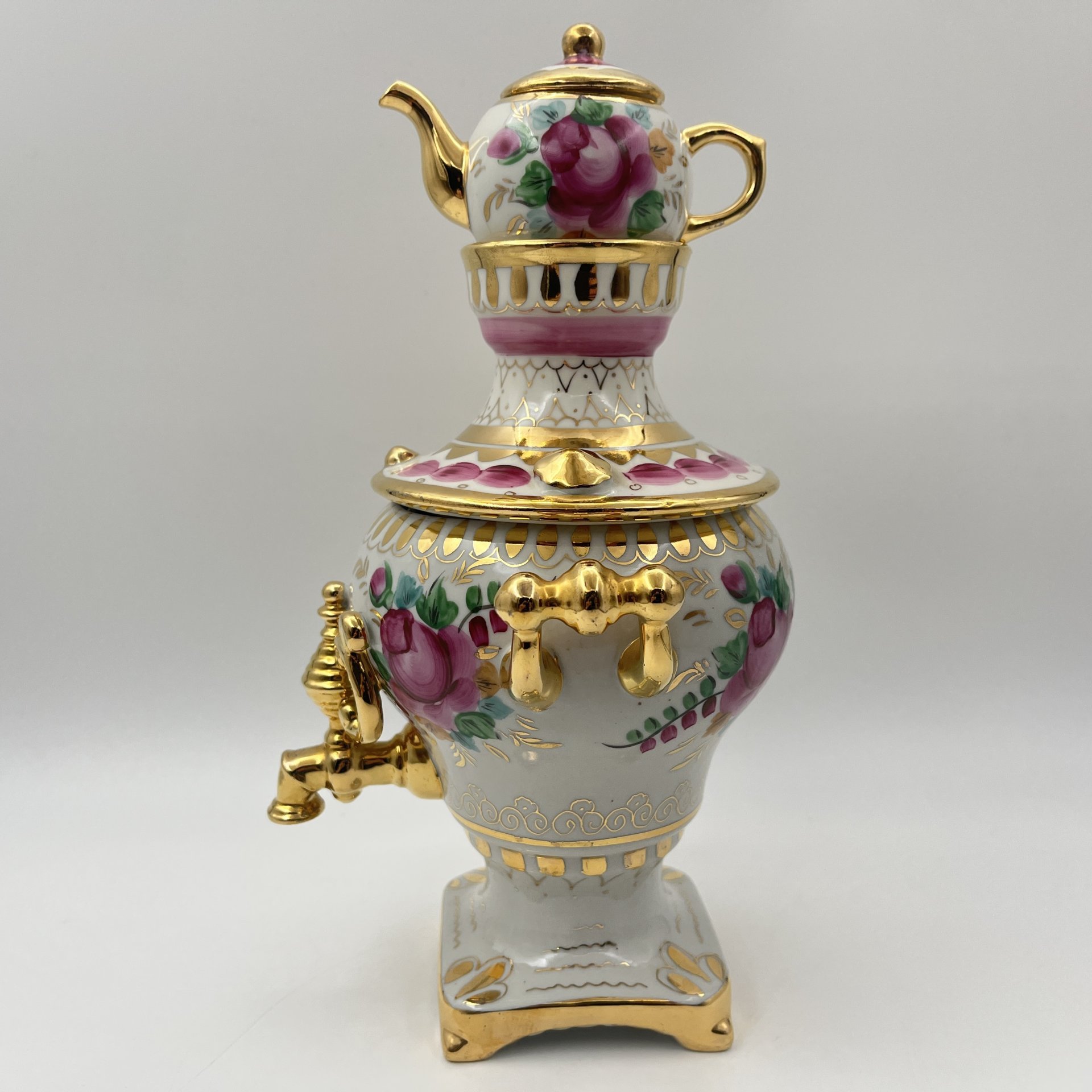 Статуэтка "Самовар с заварочным чайником", фарфор, роспись, золочение, Объединение «Гжель», СССР, 1972-1985 гг.