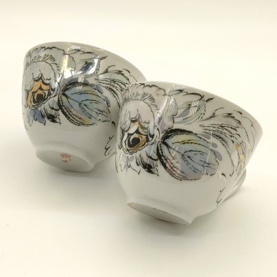 Пара чашек из сервиза "Жемчужный", автор формы "Весенняя" Яковлева С.Е., автор рисунка Семенова А.Н., фарфор, деколь, люстр, золочение, Ленинградский фарфоровый завод (ЛФЗ), СССР, 1980-2012 гг.