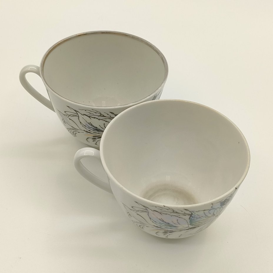 Пара чашек из сервиза "Жемчужный", автор формы "Весенняя" Яковлева С.Е., автор рисунка Семенова А.Н., фарфор, деколь, люстр, золочение, Ленинградский фарфоровый завод (ЛФЗ), СССР, 1980-2012 гг.