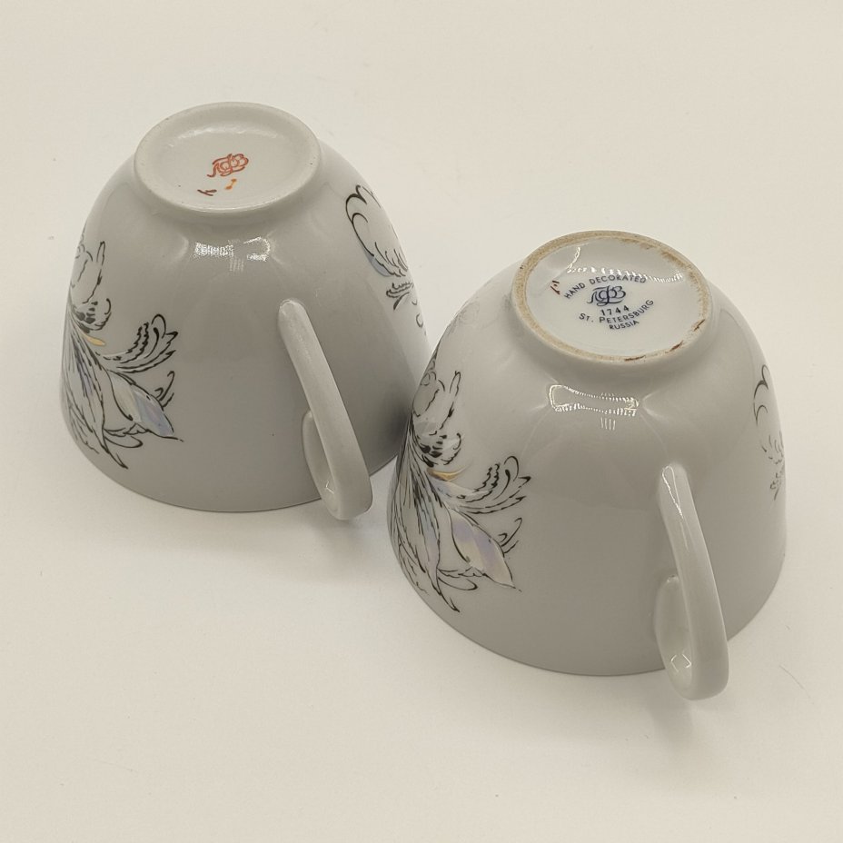 Пара чашек из сервиза "Жемчужный", автор формы "Весенняя" Яковлева С.Е., автор рисунка Семенова А.Н., фарфор, деколь, люстр, золочение, Ленинградский фарфоровый завод (ЛФЗ), СССР, 1980-2012 гг.