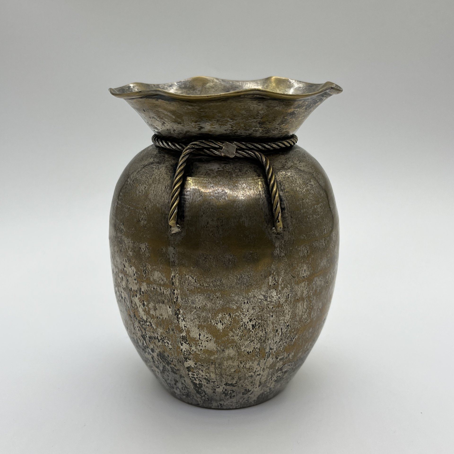 Ваза интерьерная со шнурком, металл, 1970-1990 гг.