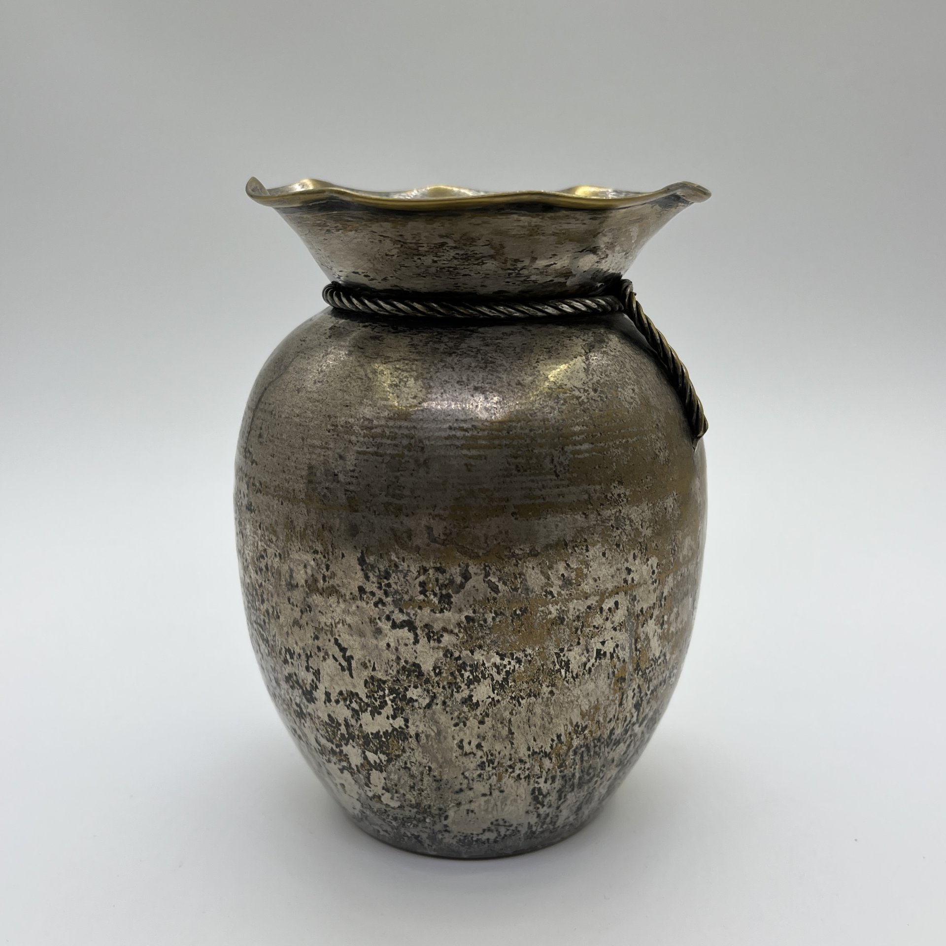 Ваза интерьерная со шнурком, металл, 1970-1990 гг.