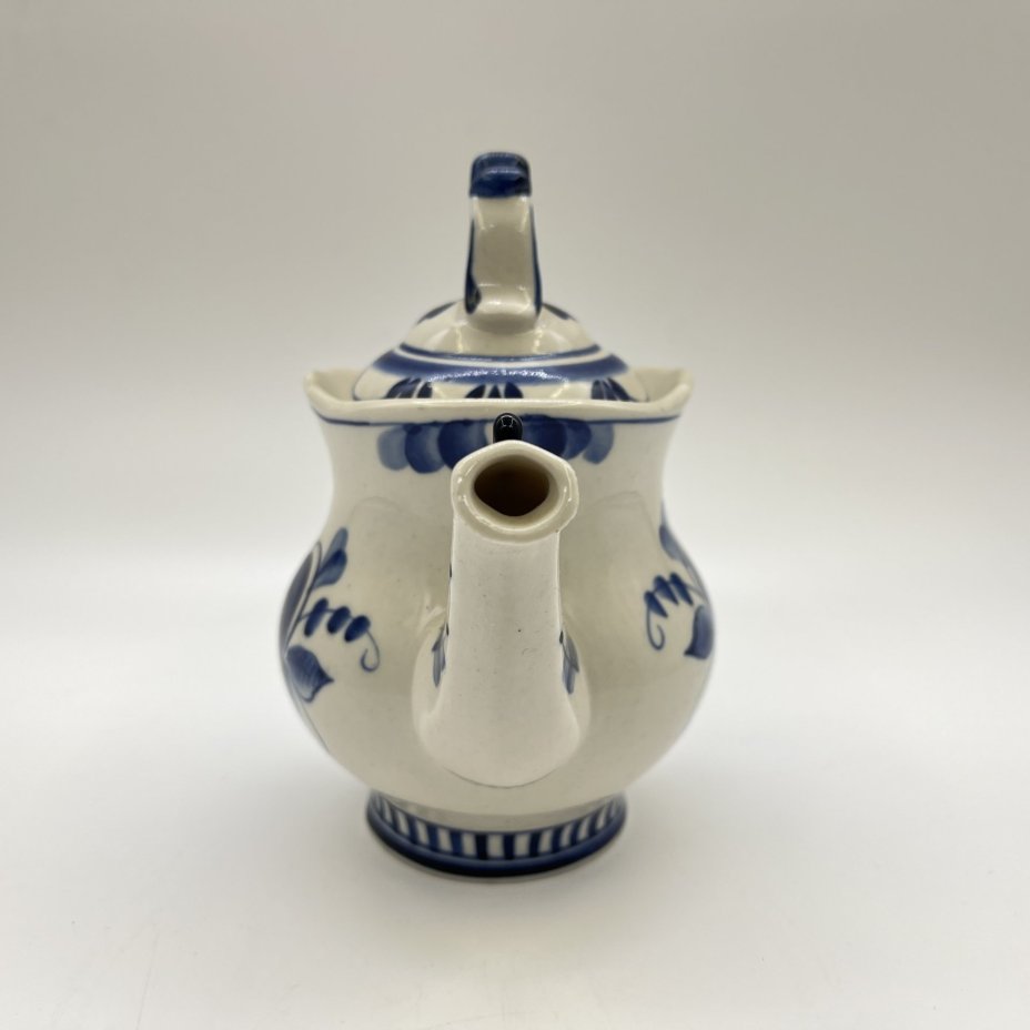 Чайник заварочный с флористическим декором, фарфор, роспись, Объединение «Гжель», СССР, 1986-1991 гг.