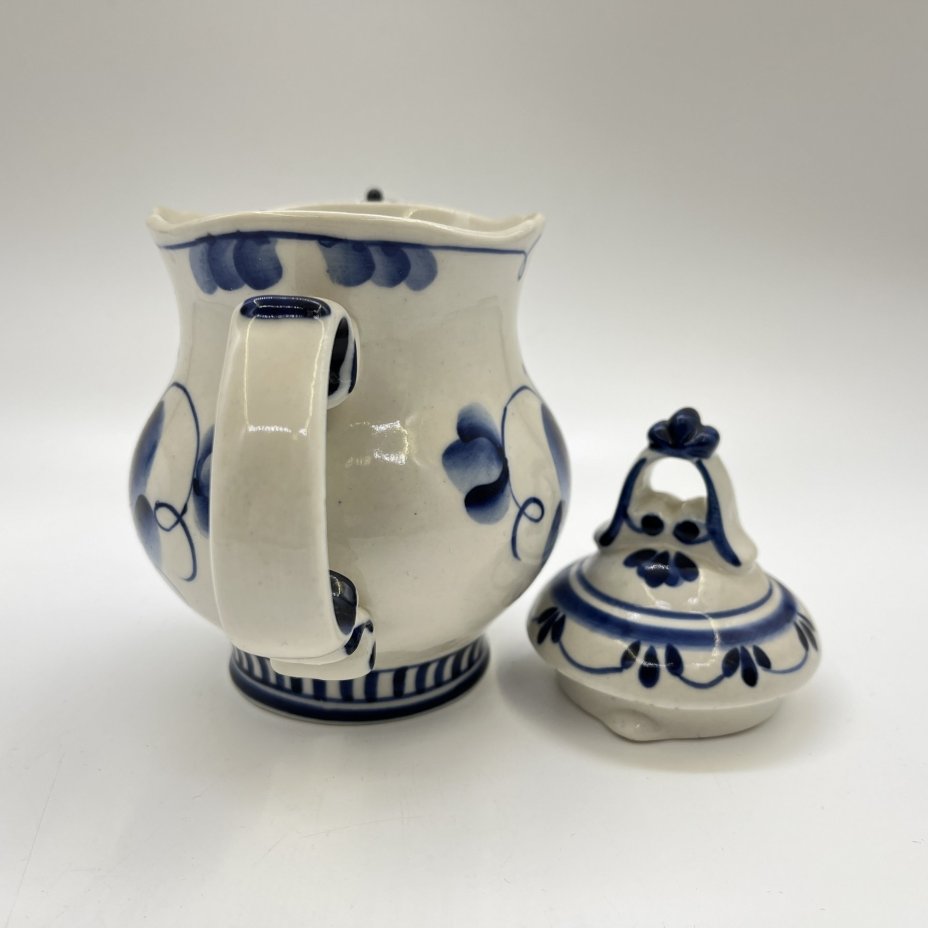 Чайник заварочный с флористическим декором, фарфор, роспись, Объединение «Гжель», СССР, 1986-1991 гг.