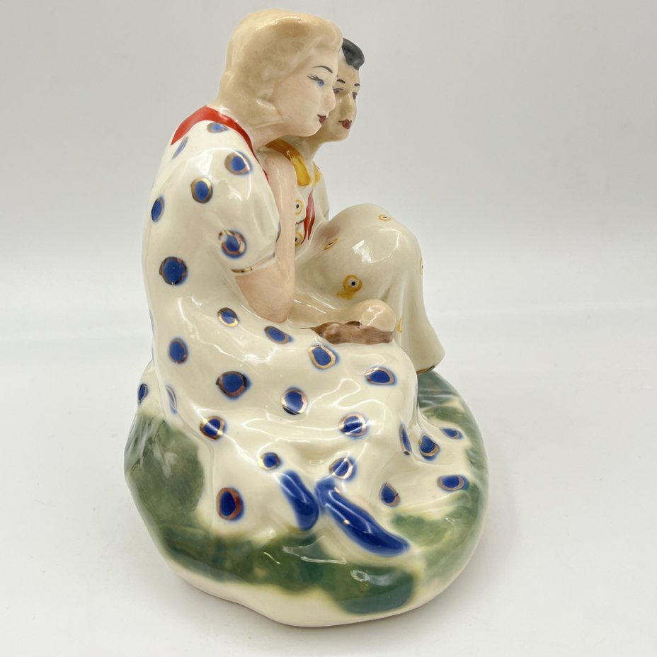 Статуэтка "Подруги", фарфор, роспись, Городницкий фарфоровый завод, СССР, 1950-1960 гг.