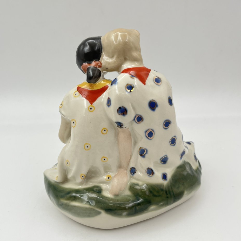 Статуэтка "Подруги", фарфор, роспись, Городницкий фарфоровый завод, СССР, 1950-1960 гг.