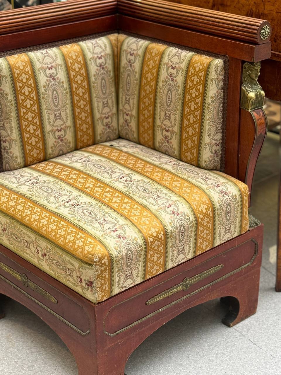 Кресло угловое в стиле Ампир