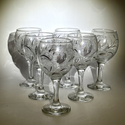 Набор винных бокалов на 6 персон, украшенных растительным декором, стекло, золочение, Российская Федерация, 2000-2010 гг.