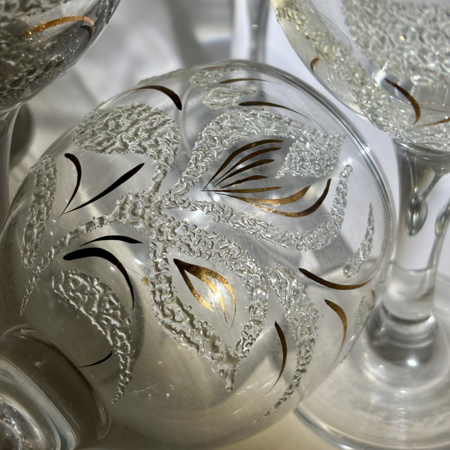 Набор винных бокалов на 6 персон, украшенных растительным декором