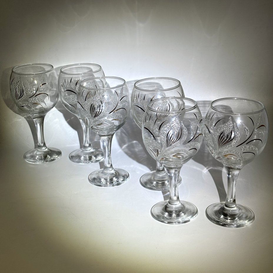 Набор винных бокалов на 6 персон, украшенных растительным декором