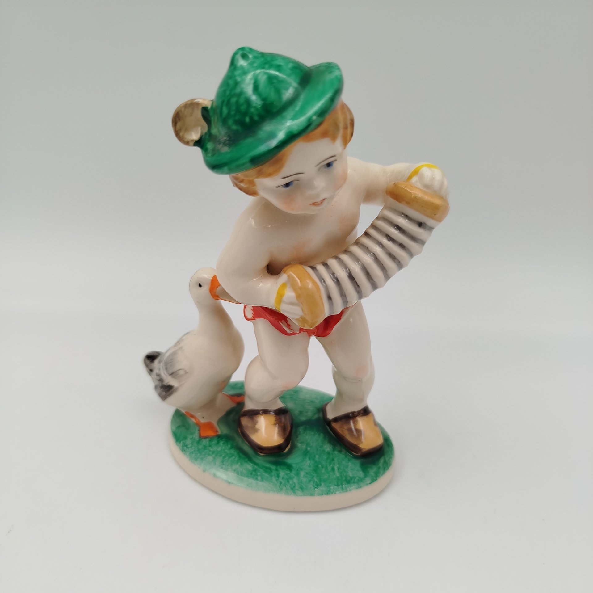Статуэтка "Мальчик с гусем", фаянс, роспись, Hertwig & Co., Германия, 1941-1958 гг.