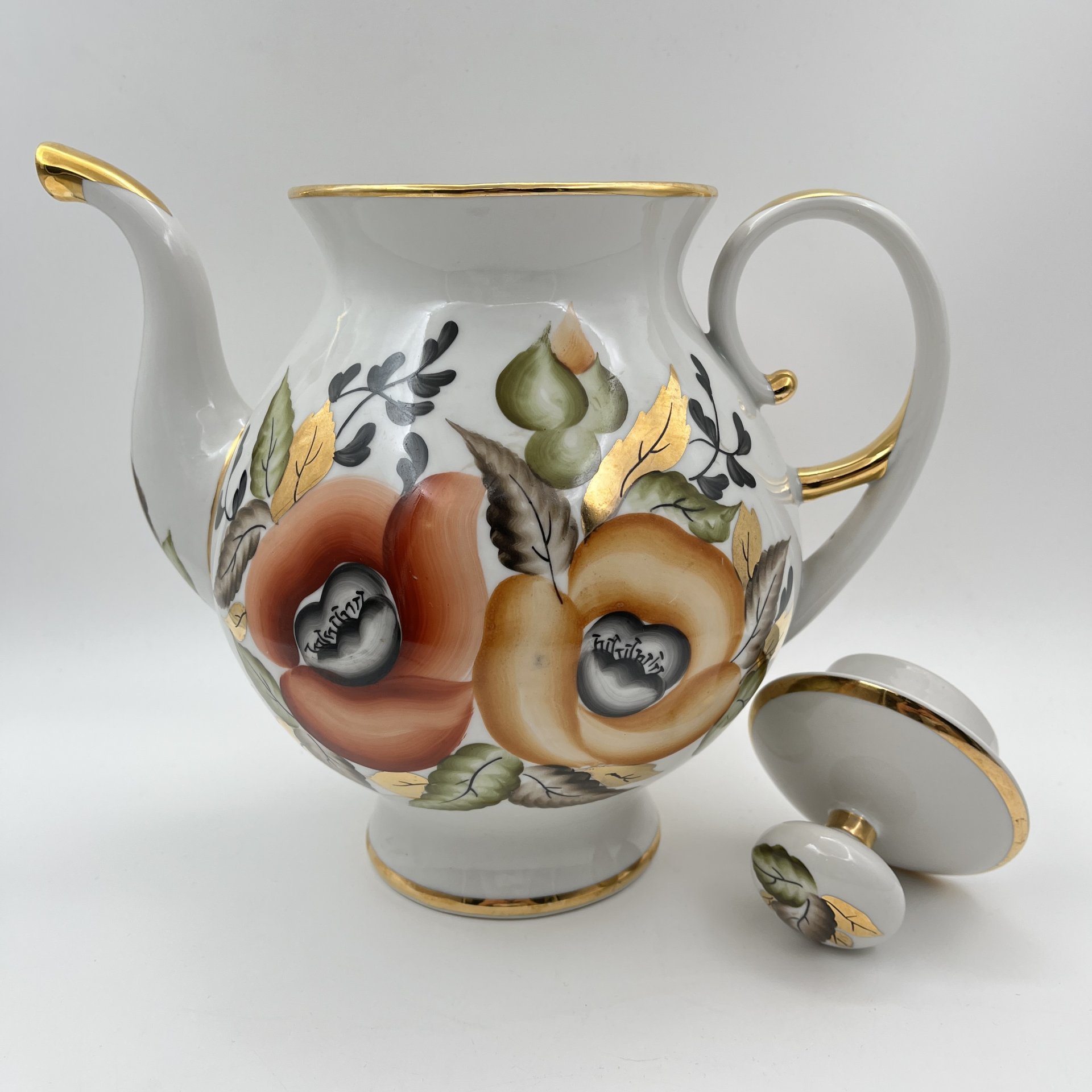 Чайник с цветочным декором (большой), фарфор, роспись, золочение, Ленинградский опытный завод (ЛОЗ), СССР, 1984-1991 гг.