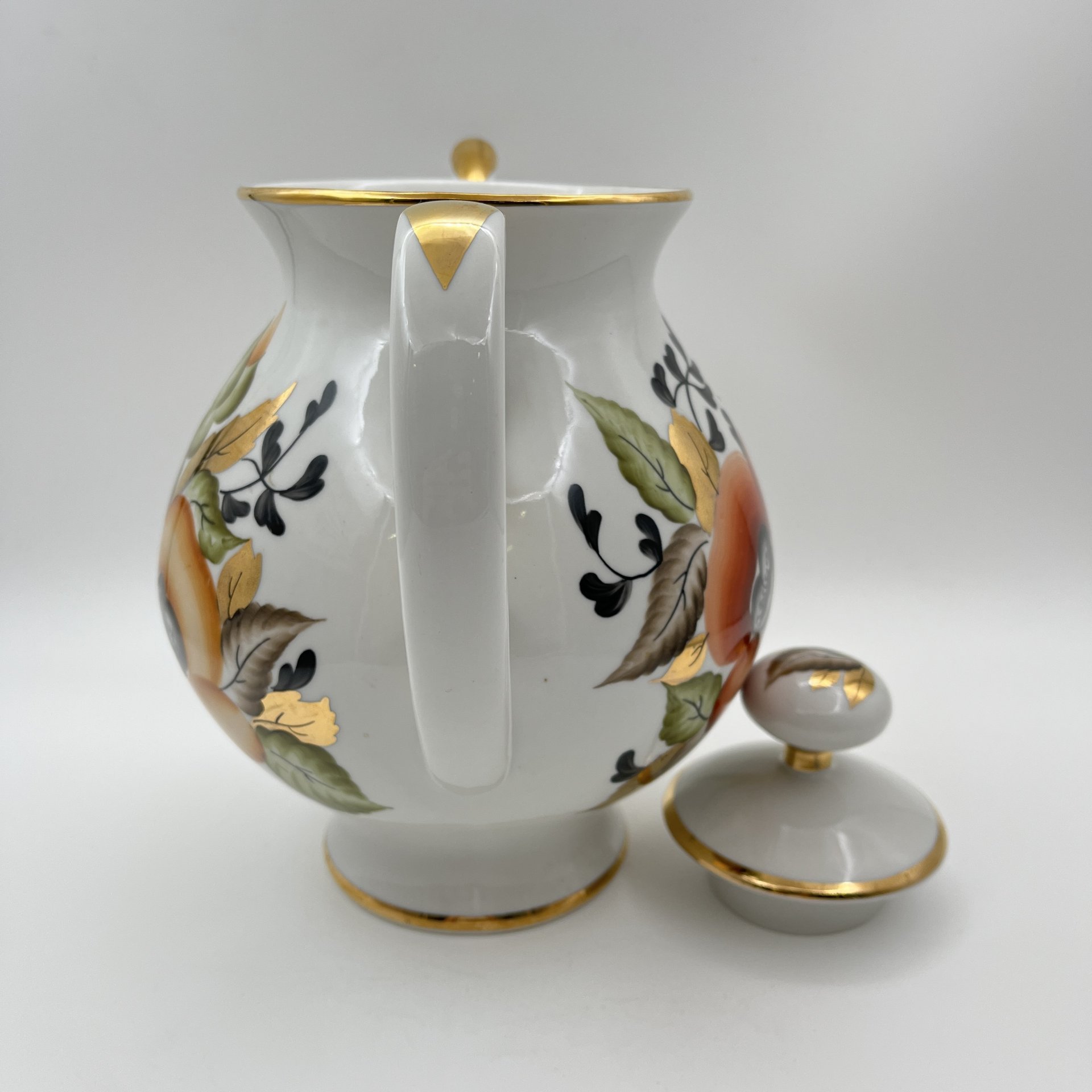 Чайник с цветочным декором (большой), фарфор, роспись, золочение, Ленинградский опытный завод (ЛОЗ), СССР, 1984-1991 гг.