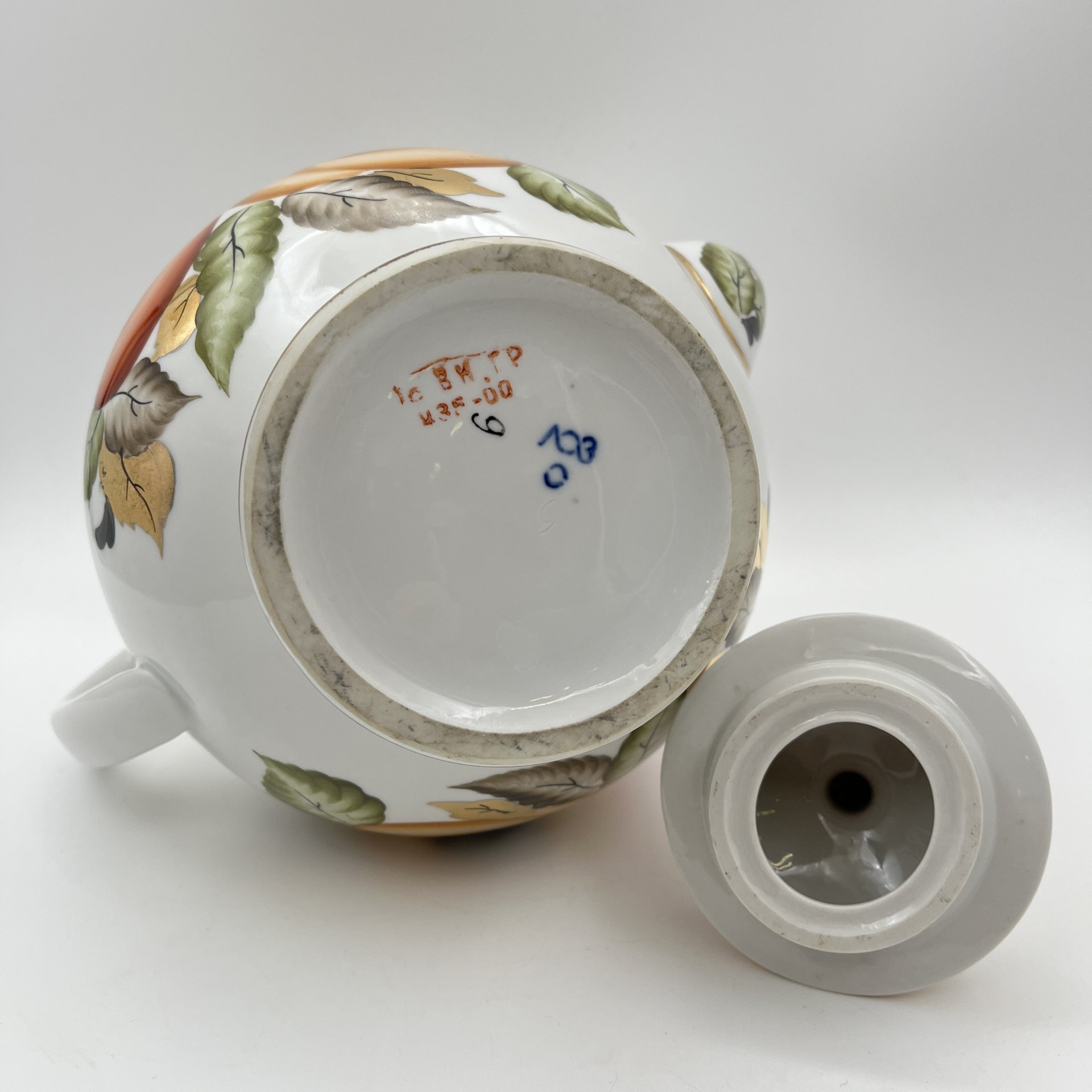 Чайник с цветочным декором (большой), фарфор, роспись, золочение, Ленинградский опытный завод (ЛОЗ), СССР, 1984-1991 гг.