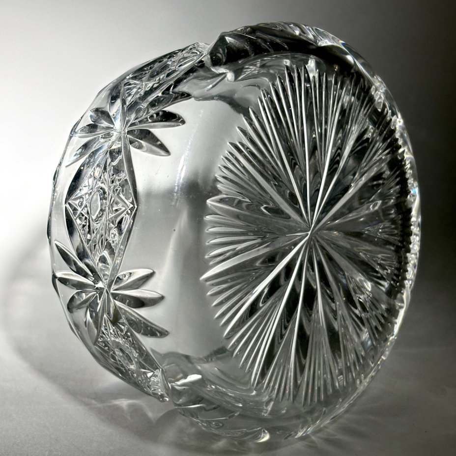 Конфетница с рельефным декором, хрусталь, Россия, 1980-2000 гг.