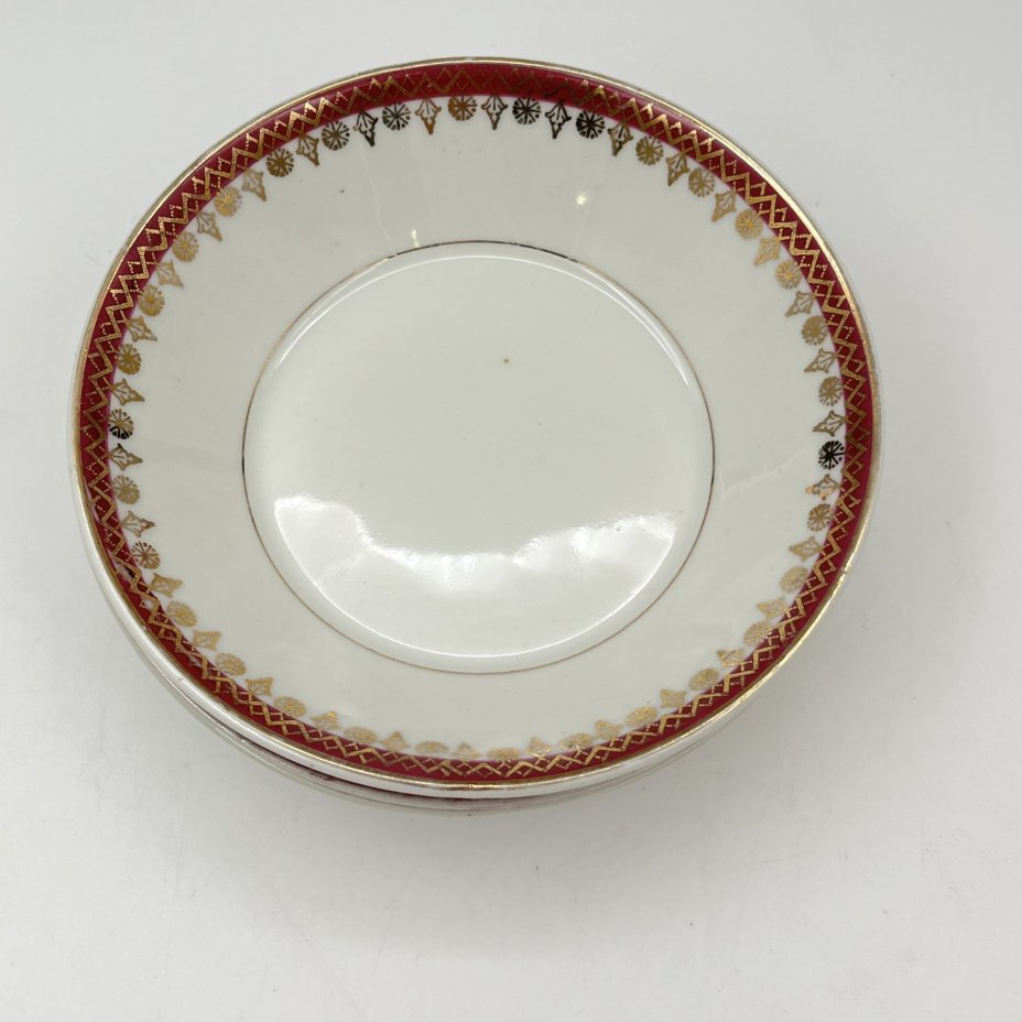 Набор из четырех десертных тарелочек (розеток) с орнаментальной каймой, клеймо «Новгубфарфор», фарфор, обводка, золочение, Завод «Красный фарфорист» (Чудово, Грузинская фарфорово-фаянсовая фабрика), СССР, 1923-1927 гг.