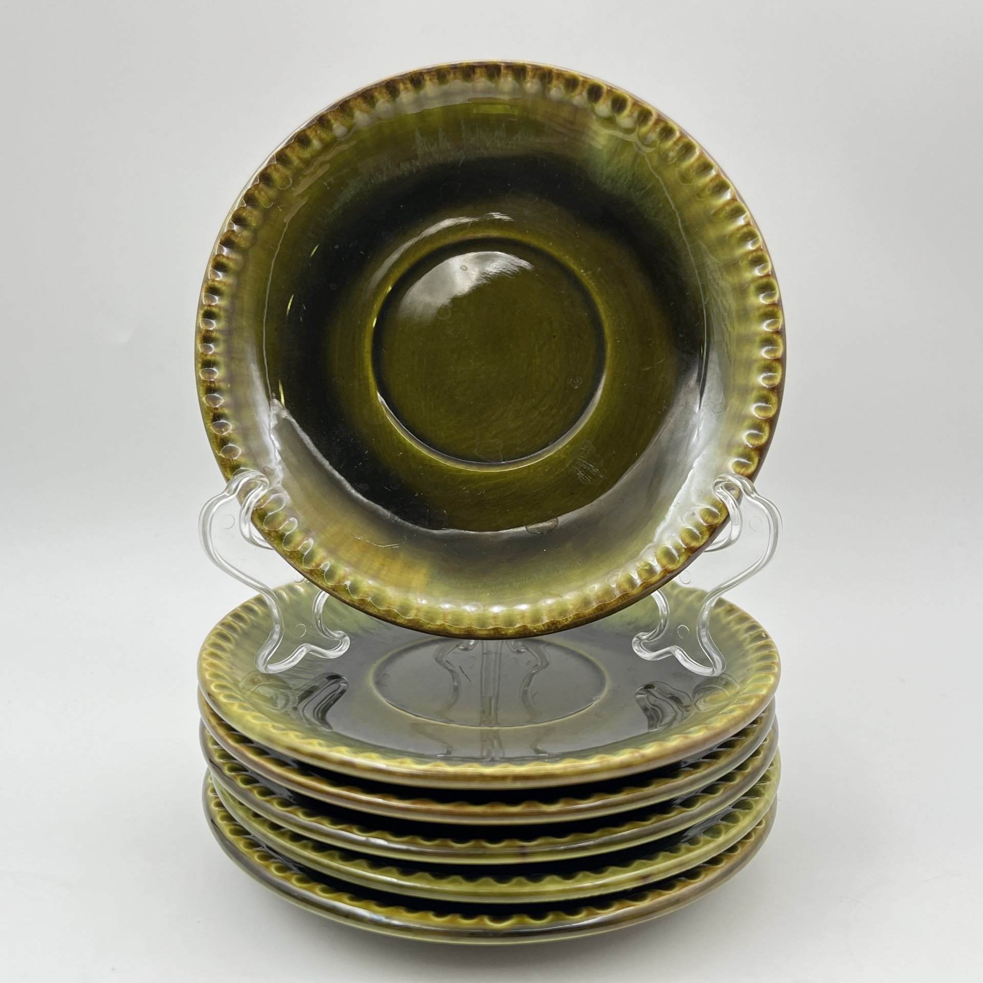 Набор для подачи чая/кофе на 6 персон (14 предметов) зеленого оттенка, фаянс, поливы, Конаковский фаянсовый завод им. М.И. Калинина (ЗиК Конаково), СССР, 1962-1974 гг.