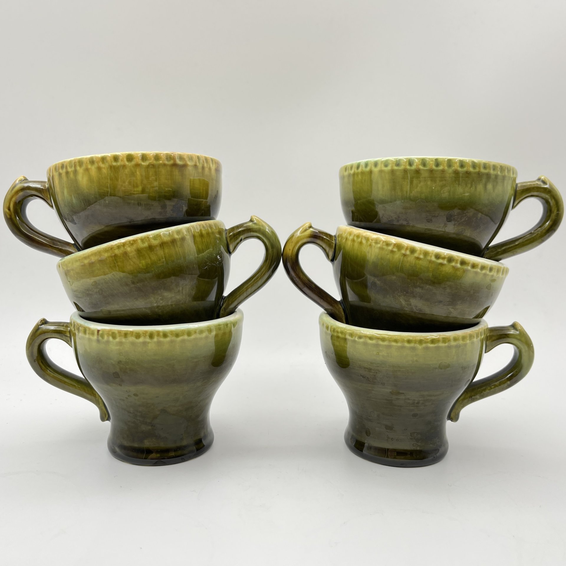 Набор для подачи чая/кофе на 6 персон (14 предметов) зеленого оттенка, фаянс, поливы, Конаковский фаянсовый завод им. М.И. Калинина (ЗиК Конаково), СССР, 1962-1974 гг.