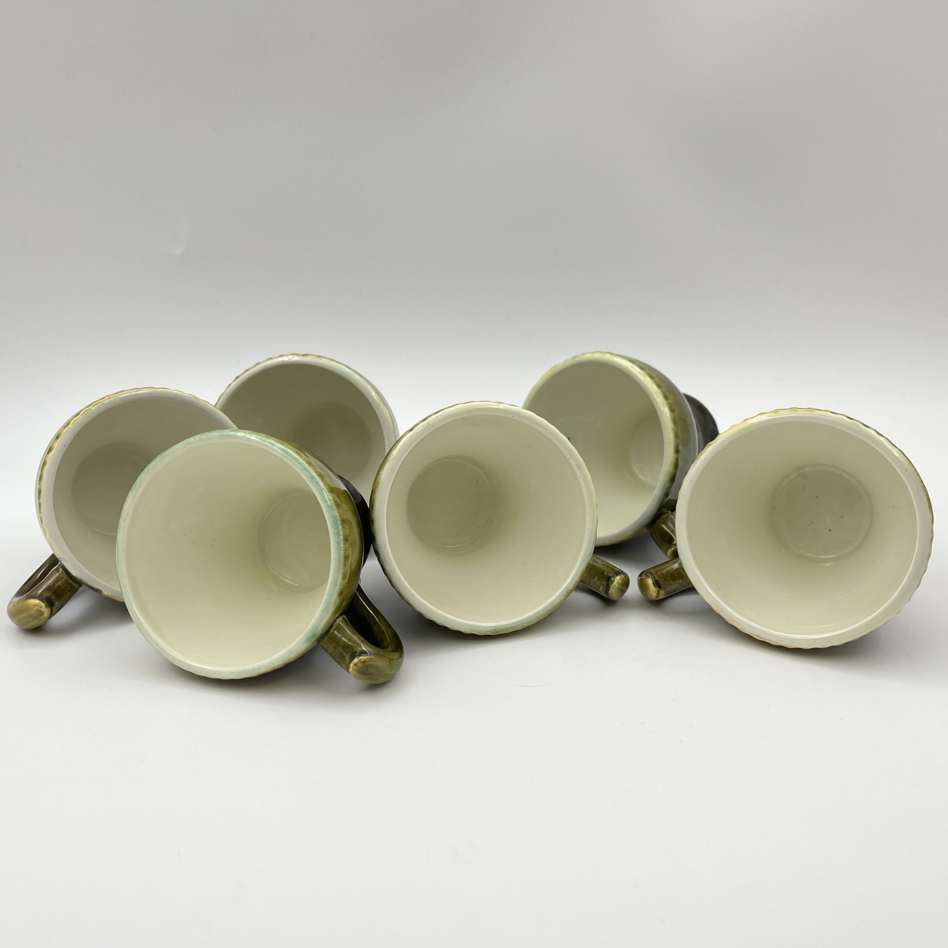 Набор для подачи чая/кофе на 6 персон (14 предметов) зеленого оттенка, фаянс, поливы, Конаковский фаянсовый завод им. М.И. Калинина (ЗиК Конаково), СССР, 1962-1974 гг.