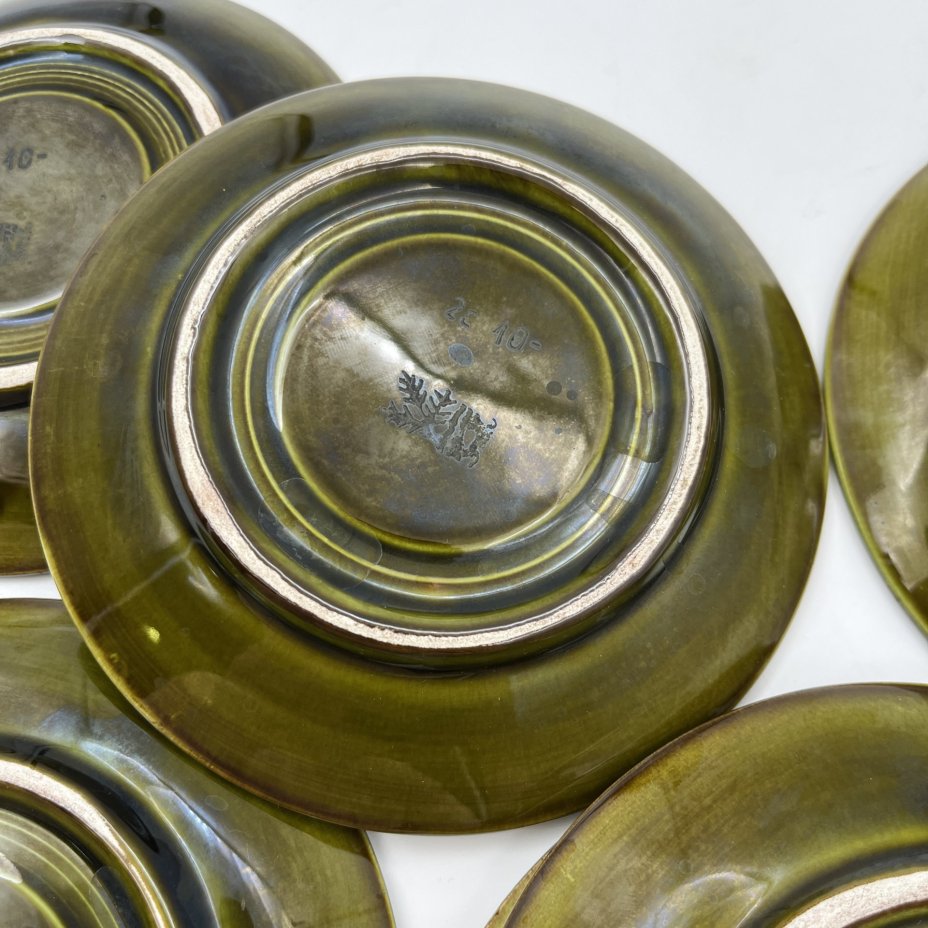 Набор для подачи чая/кофе на 6 персон (14 предметов) зеленого оттенка, фаянс, поливы, Конаковский фаянсовый завод им. М.И. Калинина (ЗиК Конаково), СССР, 1962-1974 гг.