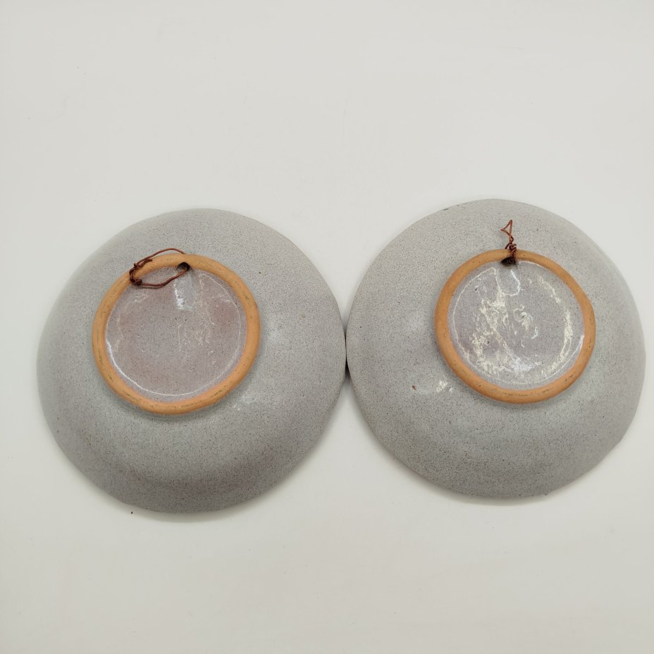 Декоративные парные настенные тарелки с цветочным декором, керамика, 1990-2010 гг.