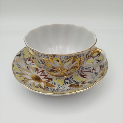 Пара чайная "Золотые ромашки", автор росписи Л.И. Григорьева, форма "Тюльпан", фарфор, деколь, золочение, Ленинградский фарфоровый завод (ЛФЗ), СССР, 1970-1986 гг.