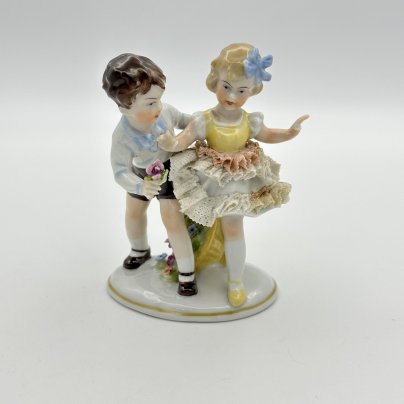 Статуэтка "Дети на лугу", фарфор, кружевной фарфор, роспись, Unterweissbach Werkstätten (Унтервайсбах), Германия, 1940-1948 гг.