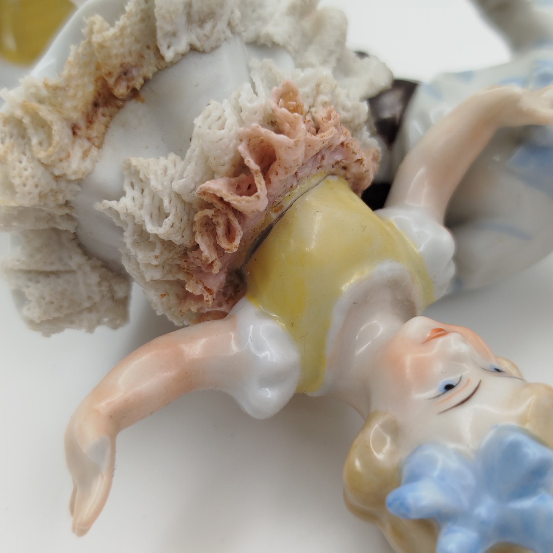 Статуэтка "Дети на лугу", фарфор, кружевной фарфор, роспись, Unterweissbach Werkstätten (Унтервайсбах), Германия, 1940-1948 гг.